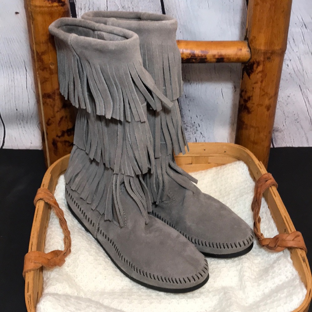 NWOT Minnetonka Gray 3 Layer Fringe Leather Boots - Picture 4 of 8